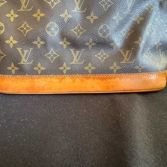 Louis Vuitton Monogram Canvas Handbag - Picture 14 of 16
